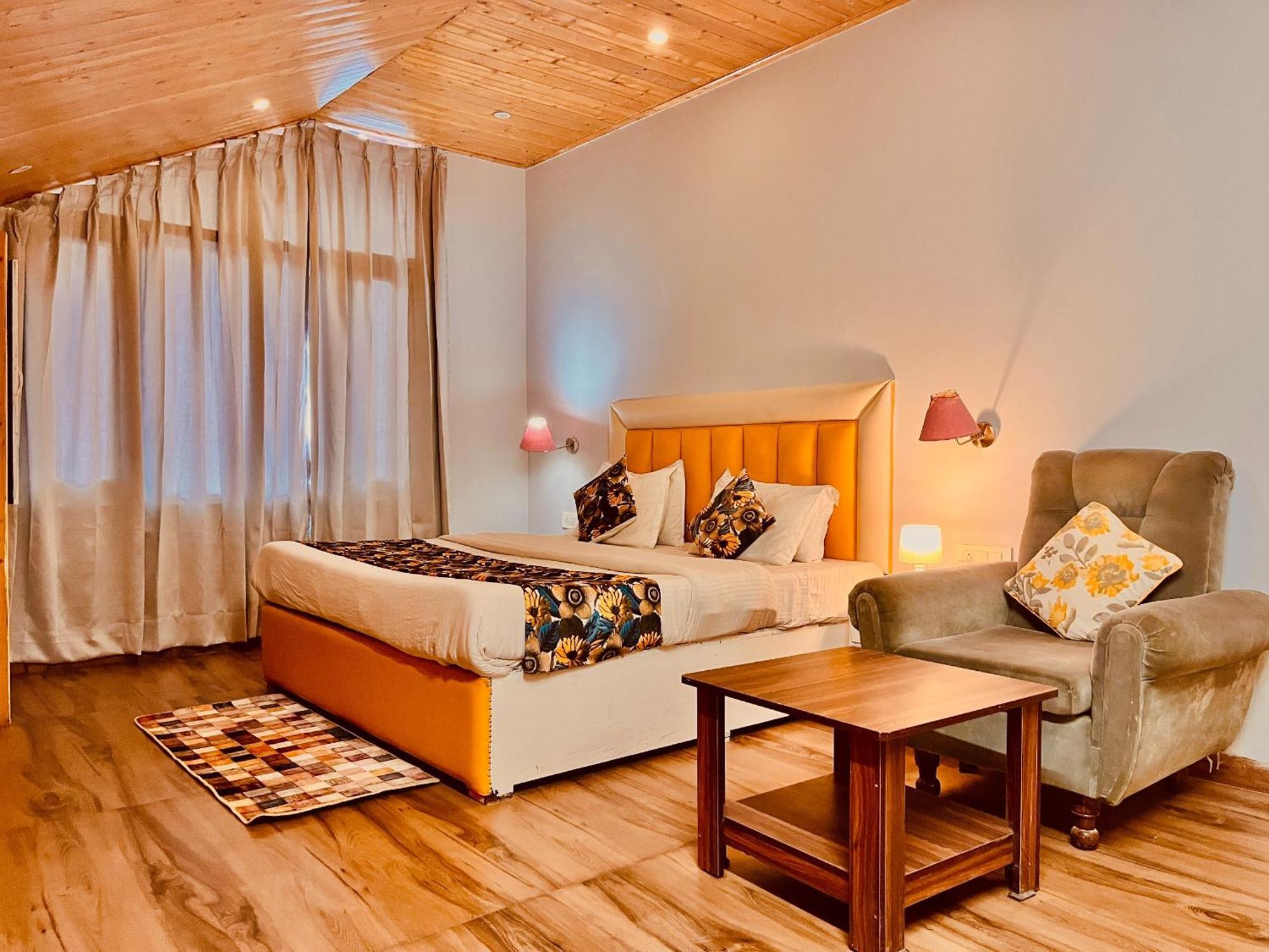 Hotel The Hadimba Palace # Mountain View ! Family Hotel ! Big Private Parking ! Near To Mall Road Manali  Exterior photo