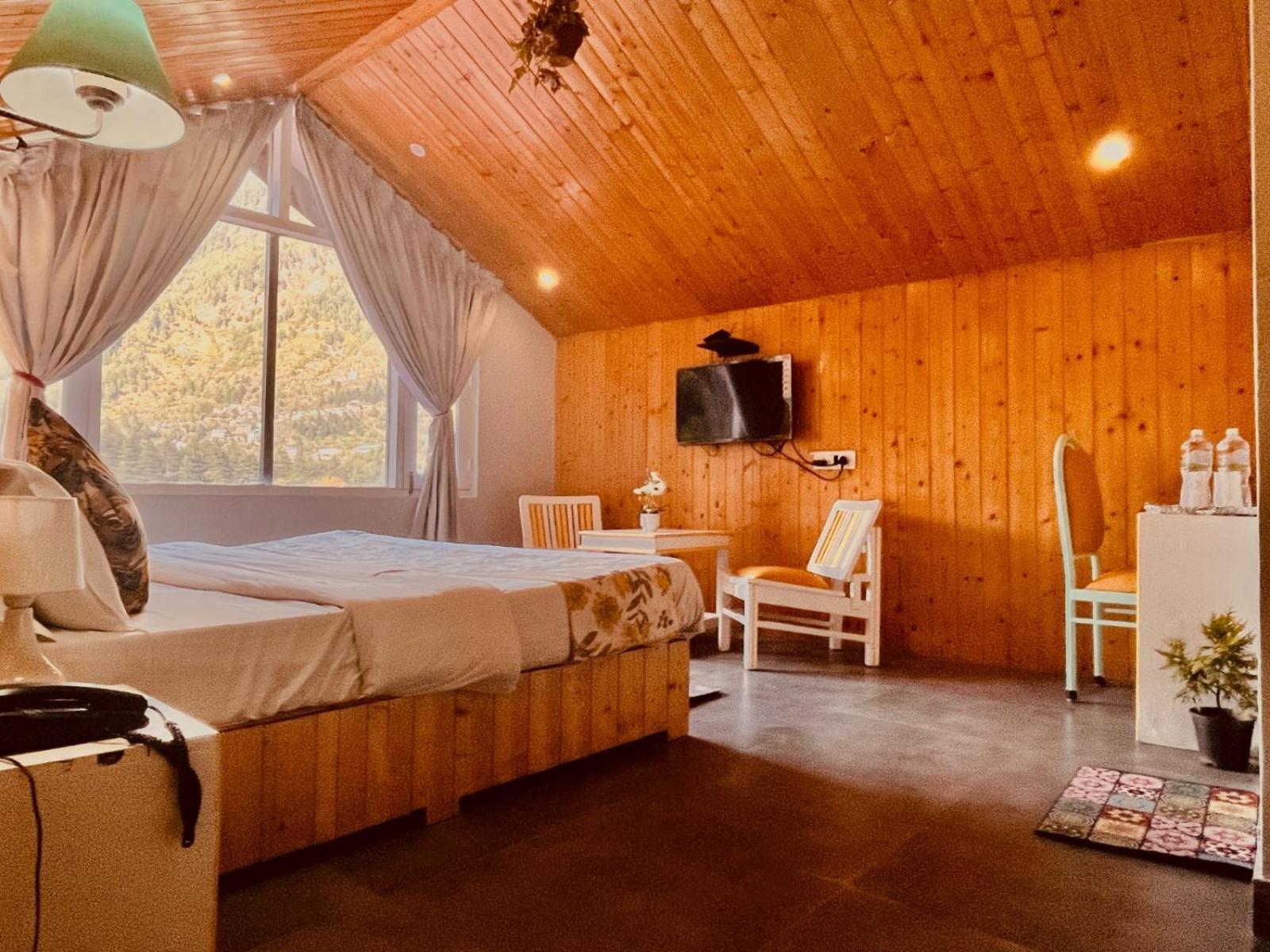 Hotel The Hadimba Palace # Mountain View ! Family Hotel ! Big Private Parking ! Near To Mall Road Manali  Exterior photo