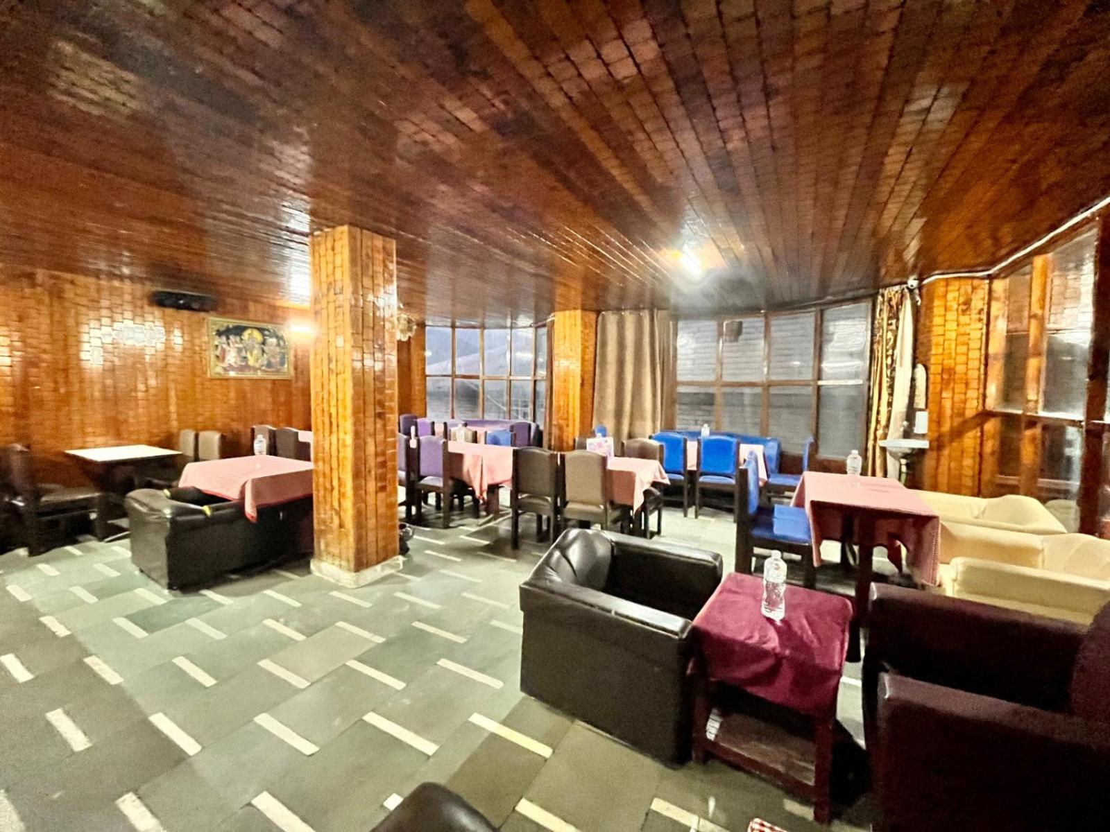 Hotel The Hadimba Palace # Mountain View ! Family Hotel ! Big Private Parking ! Near To Mall Road Manali  Exterior photo