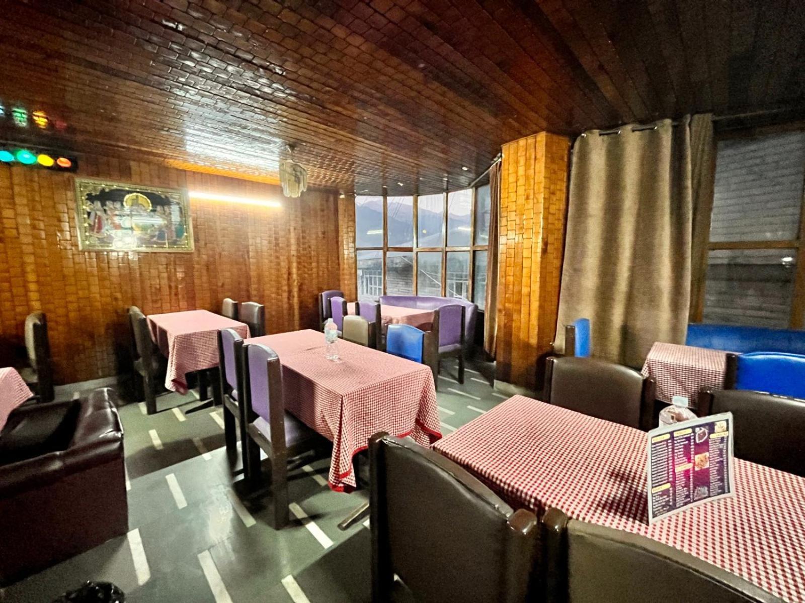 Hotel The Hadimba Palace # Mountain View ! Family Hotel ! Big Private Parking ! Near To Mall Road Manali  Exterior photo