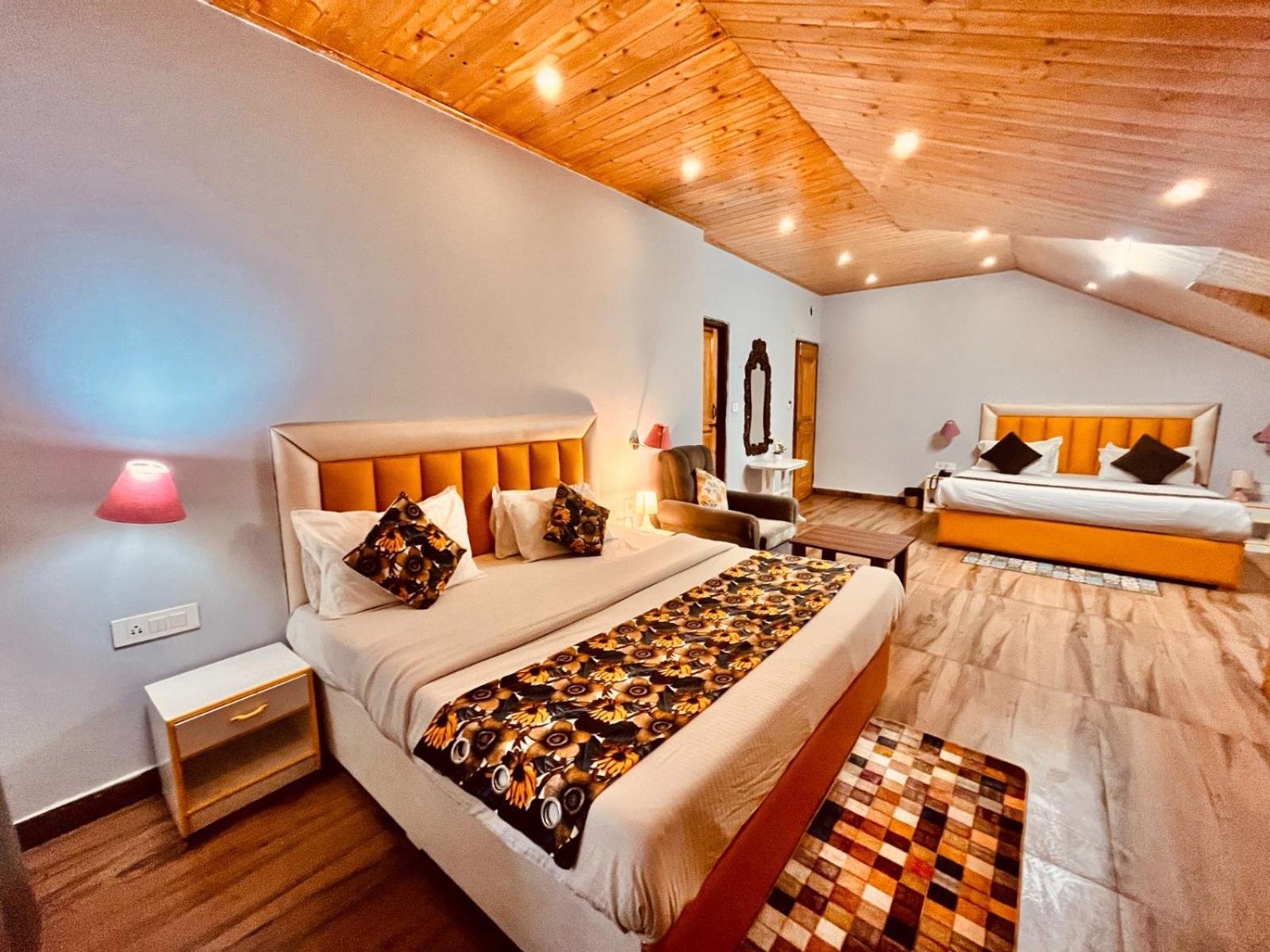 Hotel The Hadimba Palace # Mountain View ! Family Hotel ! Big Private Parking ! Near To Mall Road Manali  Exterior photo