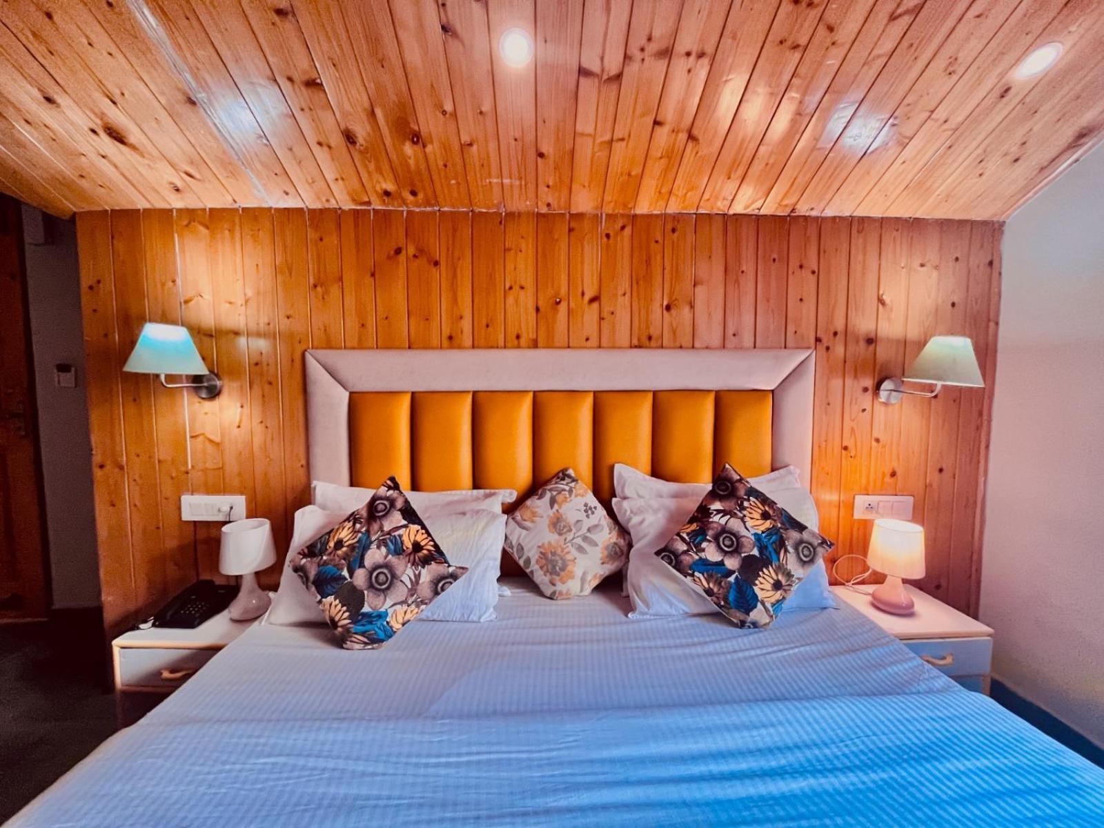 Hotel The Hadimba Palace # Mountain View ! Family Hotel ! Big Private Parking ! Near To Mall Road Manali  Exterior photo