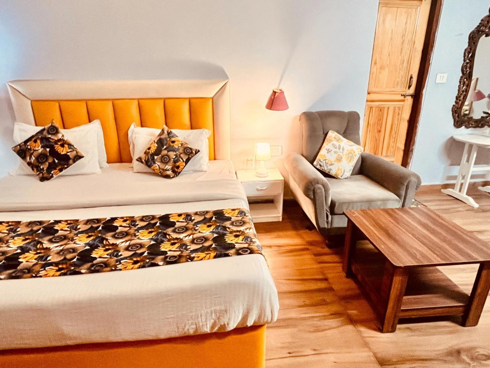 Hotel The Hadimba Palace # Mountain View ! Family Hotel ! Big Private Parking ! Near To Mall Road Manali  Exterior photo
