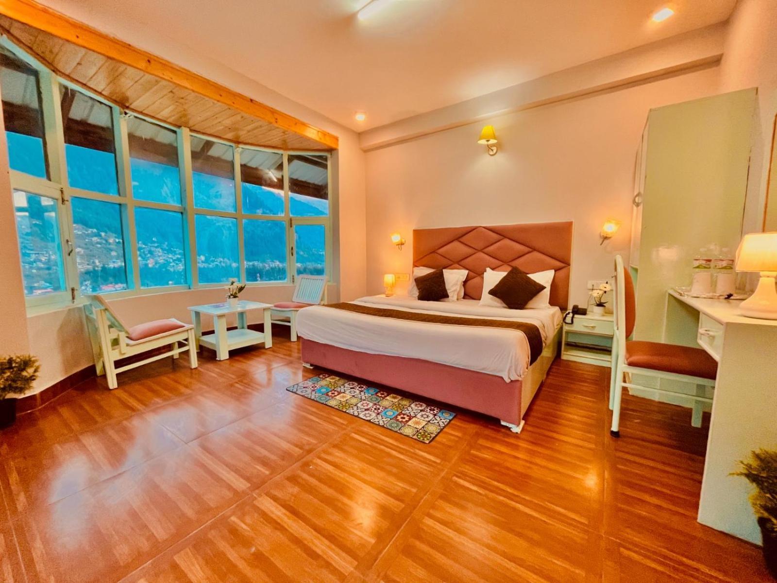Hotel The Hadimba Palace # Mountain View ! Family Hotel ! Big Private Parking ! Near To Mall Road Manali  Exterior photo