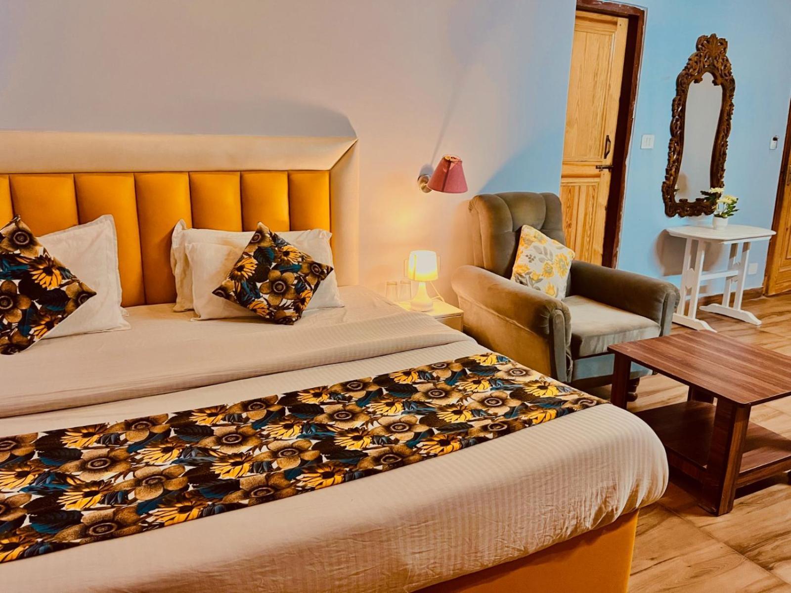 Hotel The Hadimba Palace # Mountain View ! Family Hotel ! Big Private Parking ! Near To Mall Road Manali  Exterior photo