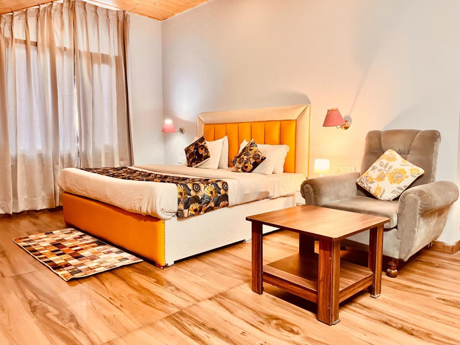 Hotel The Hadimba Palace # Mountain View ! Family Hotel ! Big Private Parking ! Near To Mall Road Manali  Exterior photo