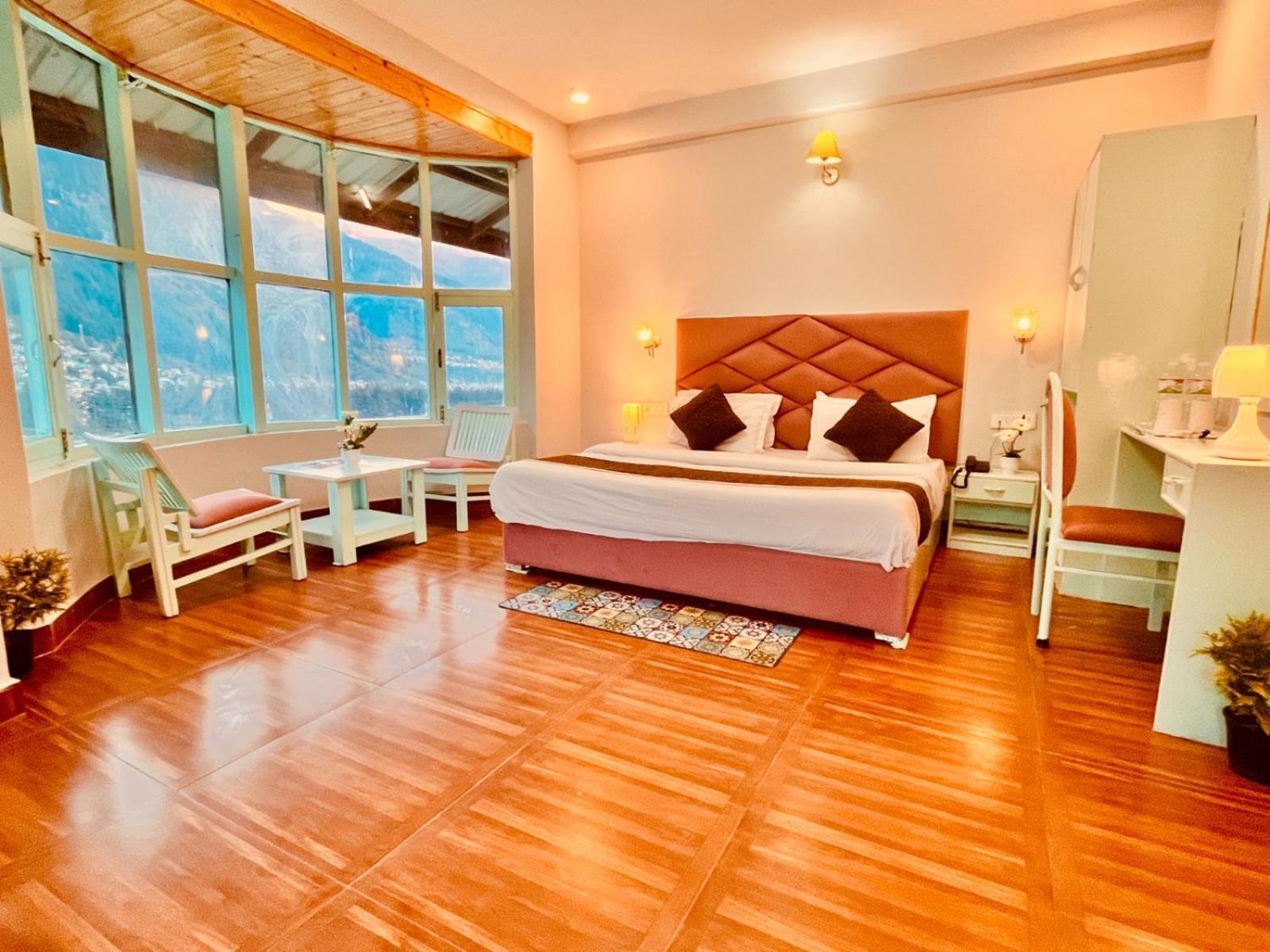 Hotel The Hadimba Palace # Mountain View ! Family Hotel ! Big Private Parking ! Near To Mall Road Manali  Exterior photo