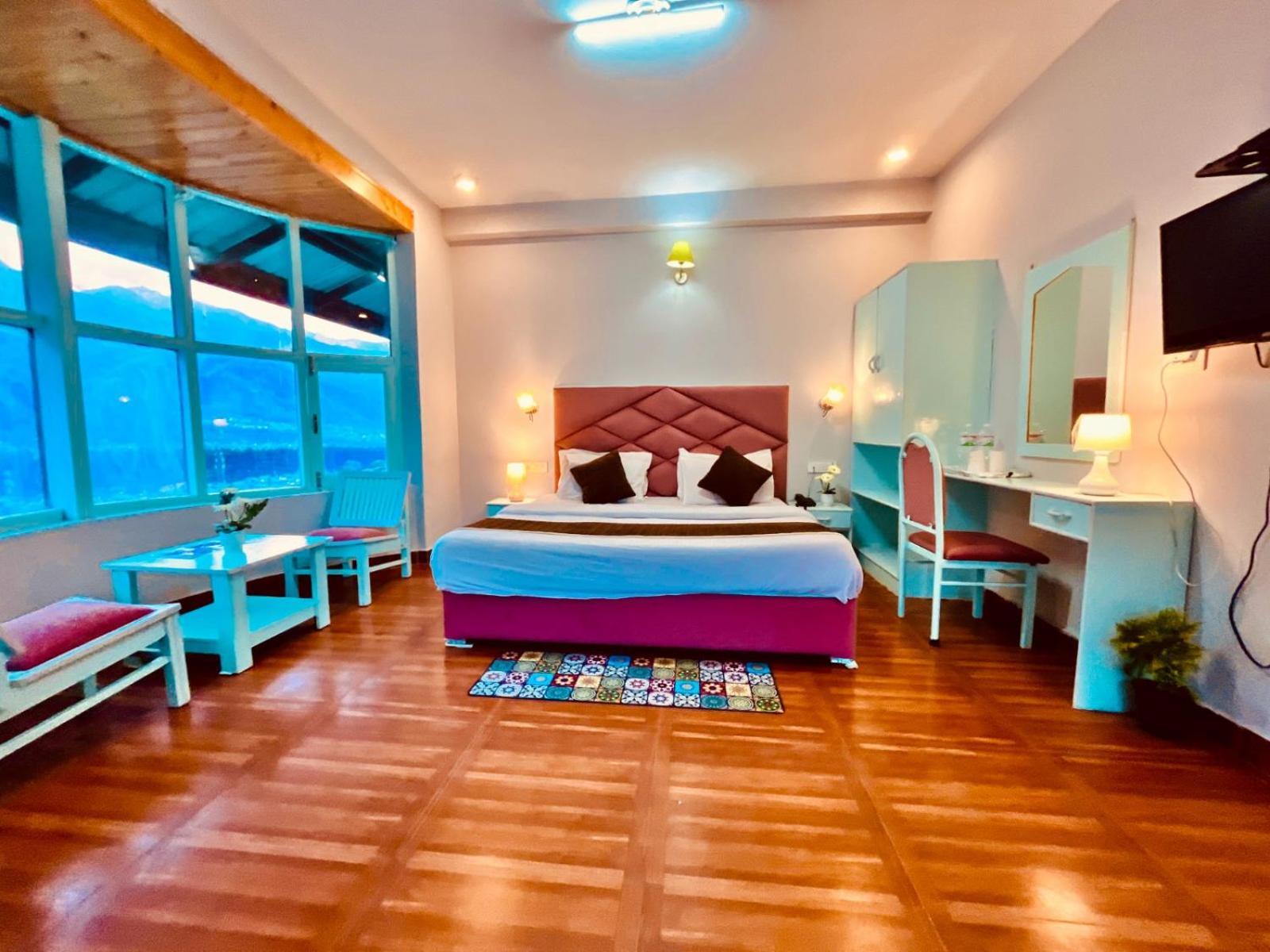 Hotel The Hadimba Palace # Mountain View ! Family Hotel ! Big Private Parking ! Near To Mall Road Manali  Exterior photo