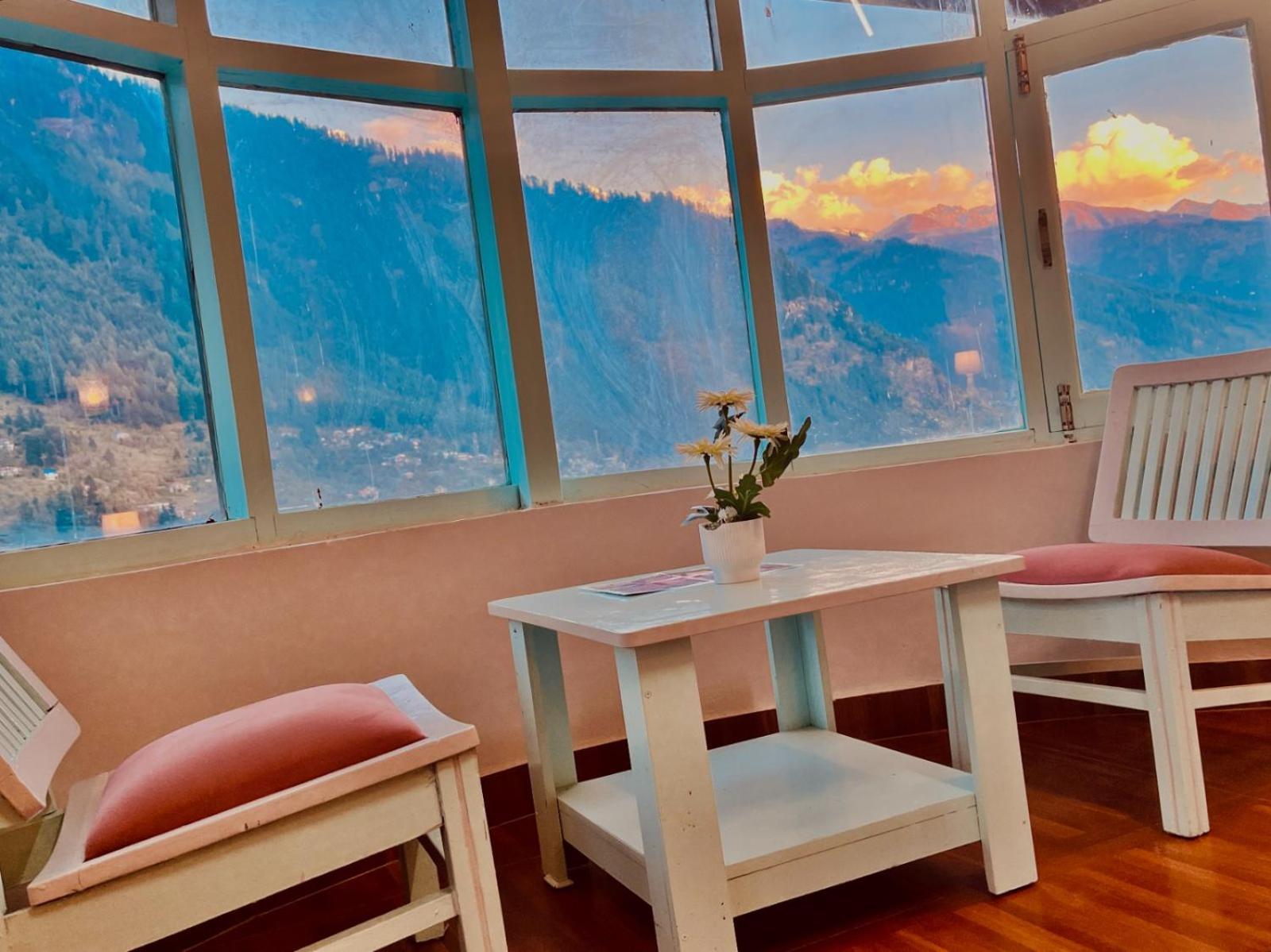 Hotel The Hadimba Palace # Mountain View ! Family Hotel ! Big Private Parking ! Near To Mall Road Manali  Exterior photo