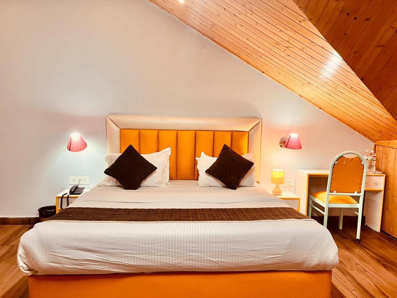 Hotel The Hadimba Palace # Mountain View ! Family Hotel ! Big Private Parking ! Near To Mall Road Manali  Exterior photo