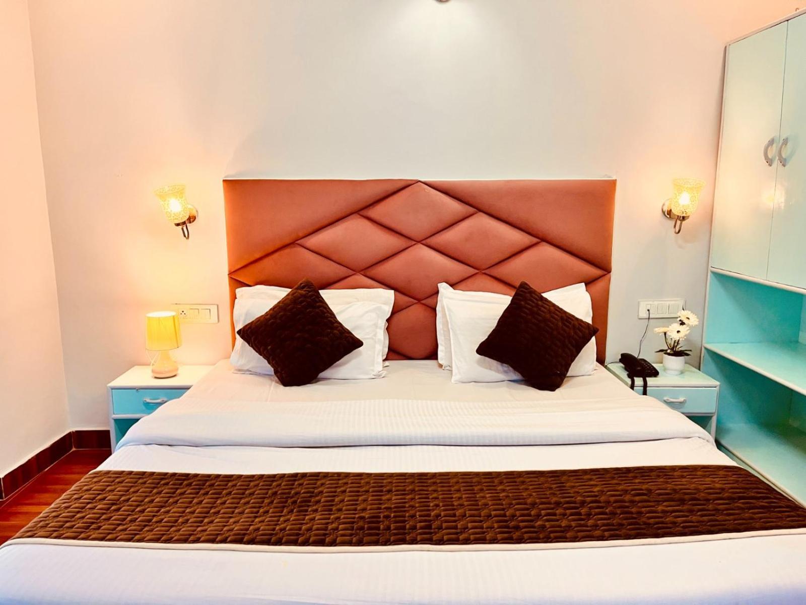 Hotel The Hadimba Palace # Mountain View ! Family Hotel ! Big Private Parking ! Near To Mall Road Manali  Exterior photo