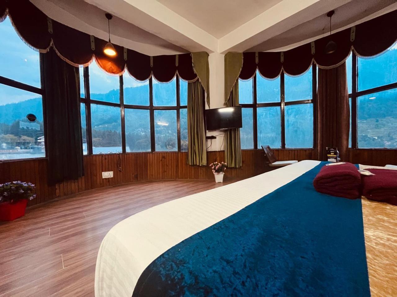Hotel The Hadimba Palace # Mountain View ! Family Hotel ! Big Private Parking ! Near To Mall Road Manali  Exterior photo