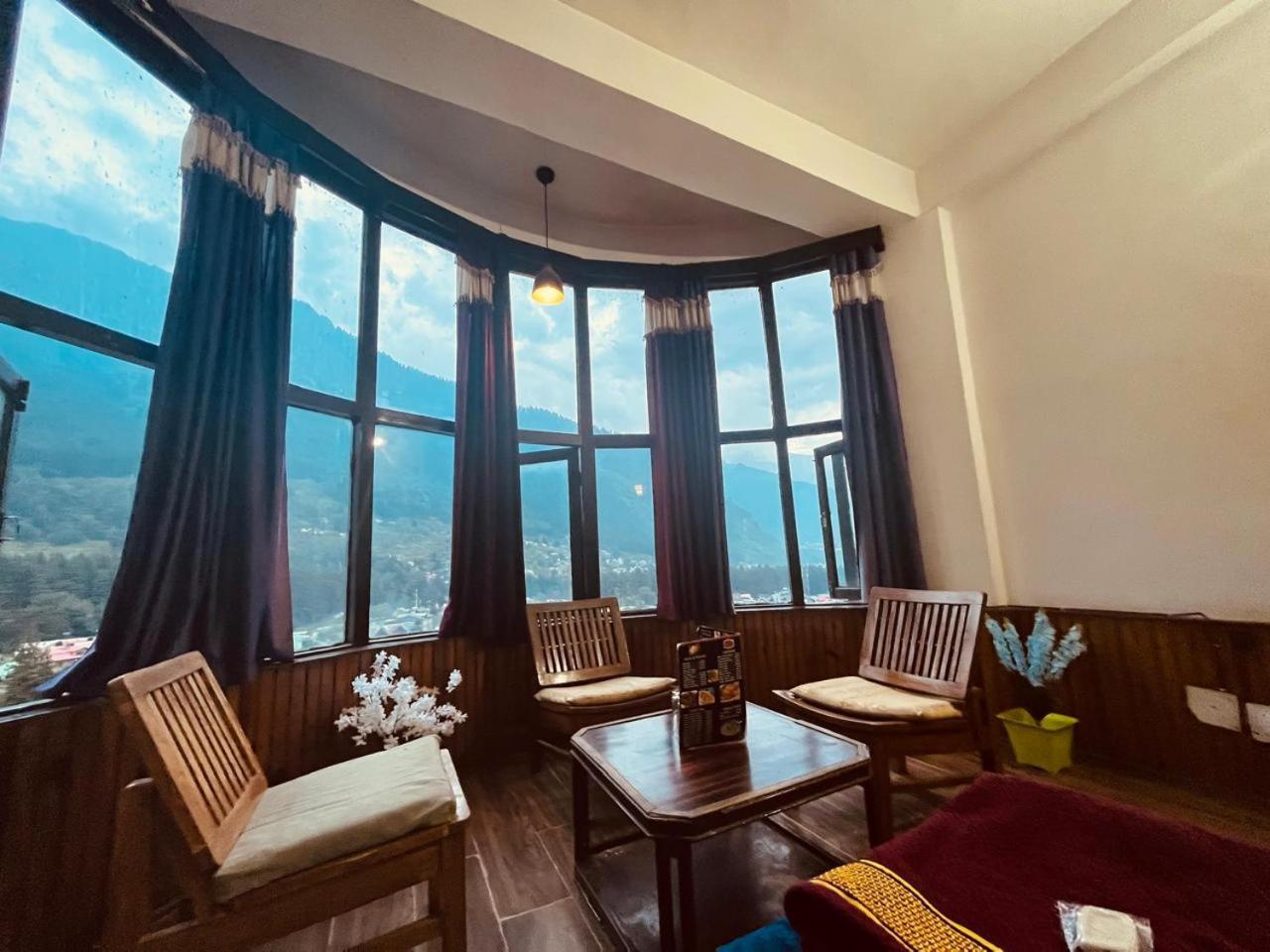 Hotel The Hadimba Palace # Mountain View ! Family Hotel ! Big Private Parking ! Near To Mall Road Manali  Exterior photo