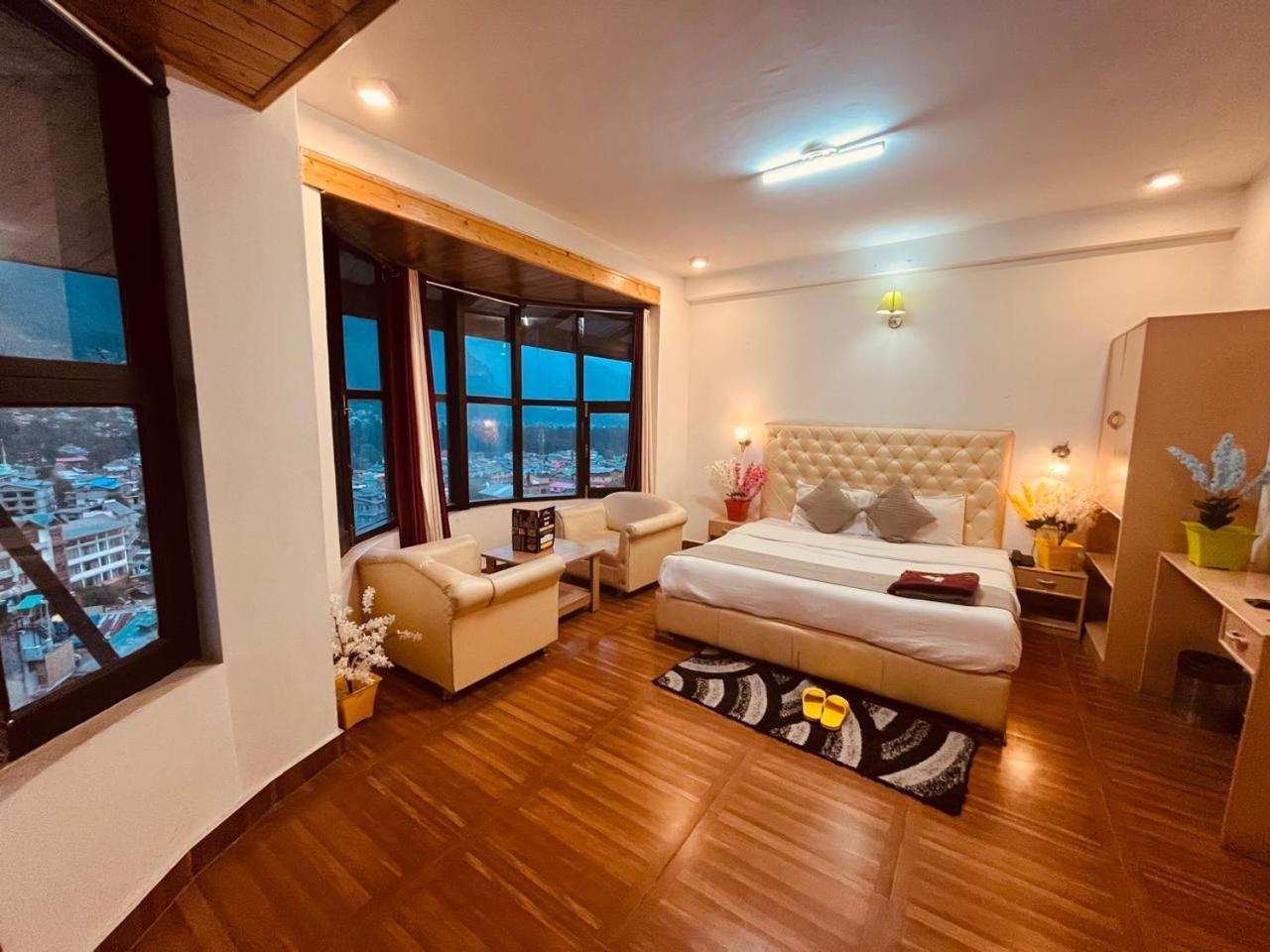 Hotel The Hadimba Palace # Mountain View ! Family Hotel ! Big Private Parking ! Near To Mall Road Manali  Exterior photo