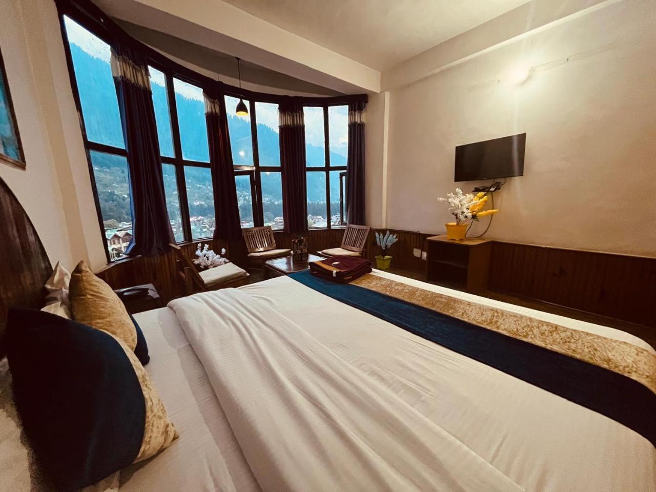 Hotel The Hadimba Palace # Mountain View ! Family Hotel ! Big Private Parking ! Near To Mall Road Manali  Exterior photo