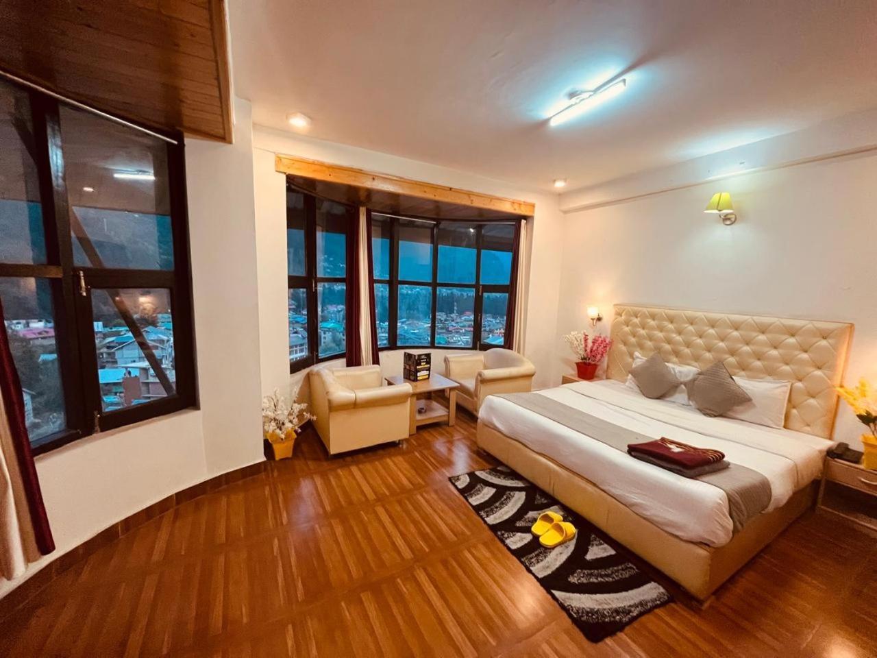 Hotel The Hadimba Palace # Mountain View ! Family Hotel ! Big Private Parking ! Near To Mall Road Manali  Exterior photo