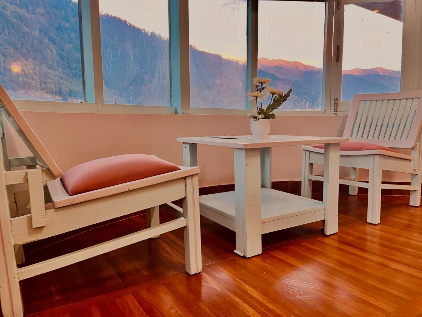 Hotel The Hadimba Palace # Mountain View ! Family Hotel ! Big Private Parking ! Near To Mall Road Manali  Exterior photo