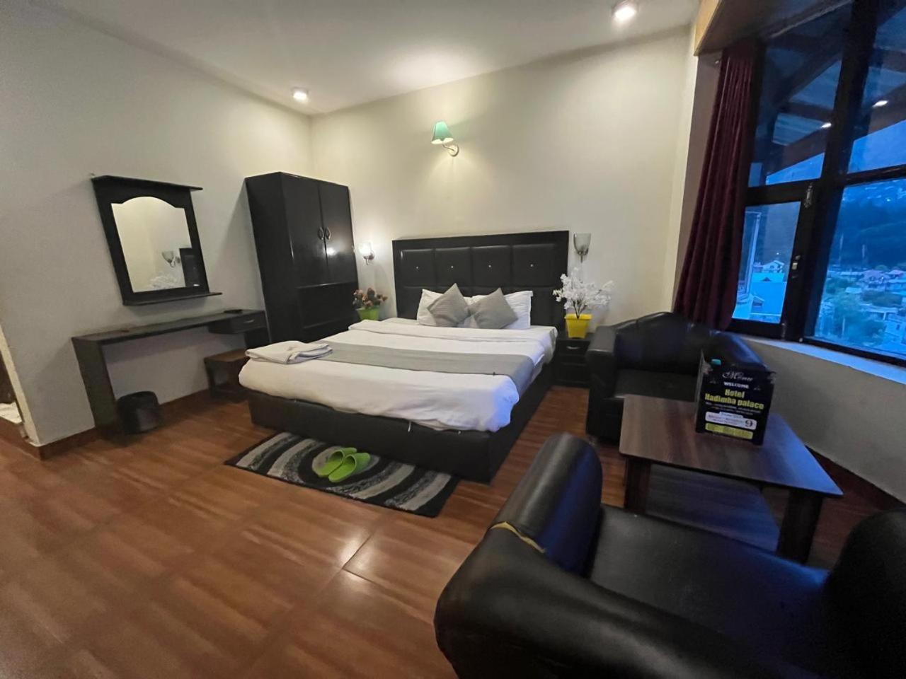 Hotel The Hadimba Palace # Mountain View ! Family Hotel ! Big Private Parking ! Near To Mall Road Manali  Exterior photo