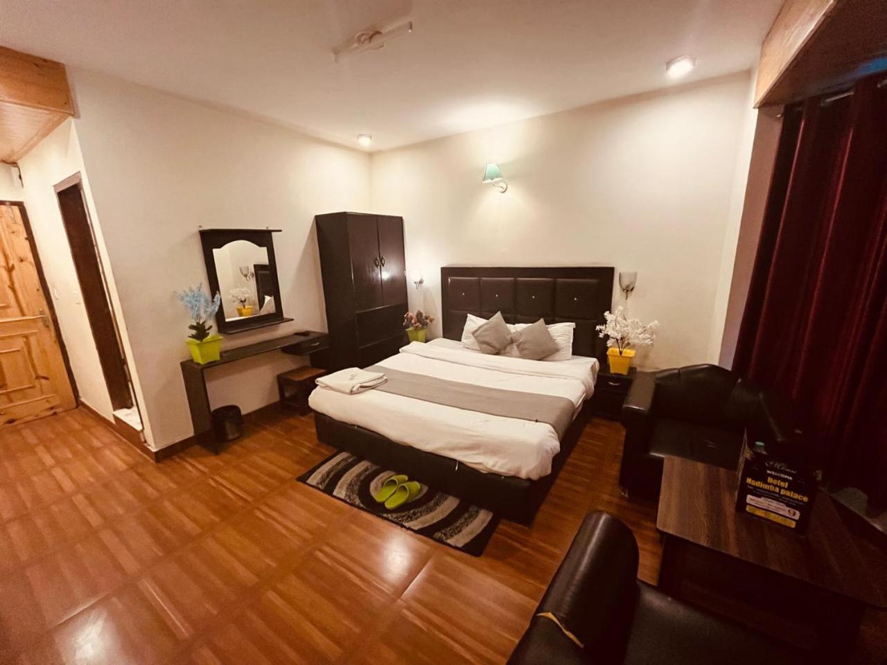 Hotel The Hadimba Palace # Mountain View ! Family Hotel ! Big Private Parking ! Near To Mall Road Manali  Exterior photo