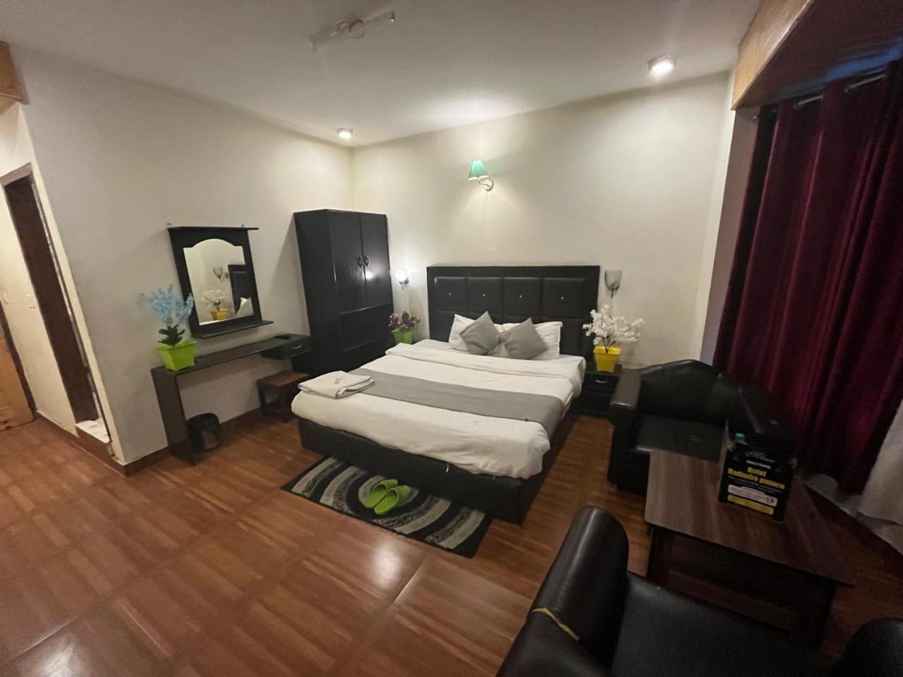 Hotel The Hadimba Palace # Mountain View ! Family Hotel ! Big Private Parking ! Near To Mall Road Manali  Exterior photo